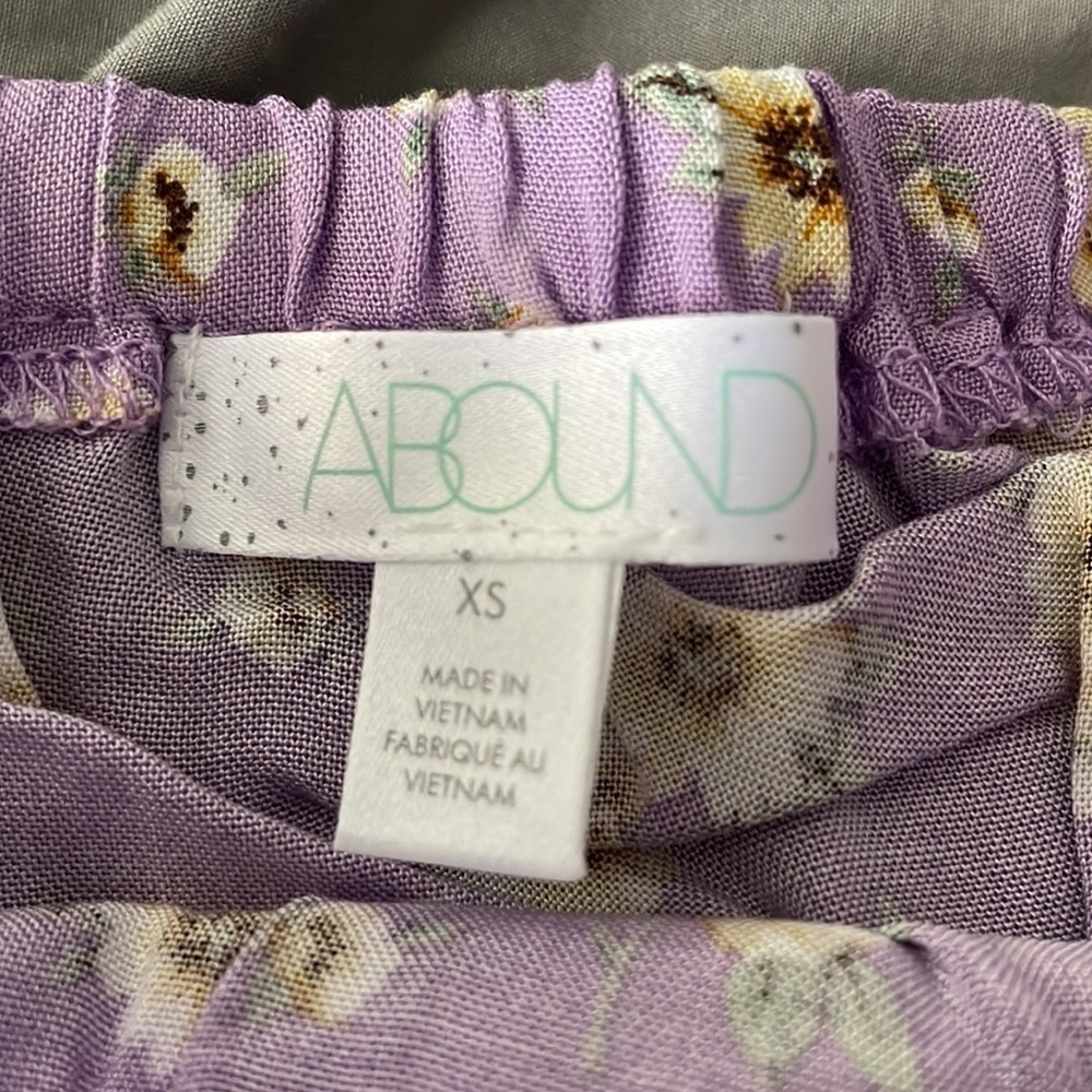 ABOUND♥️FLORAL off the shoulder puff sleeve crop top size (XS) - Picture 5 of 5